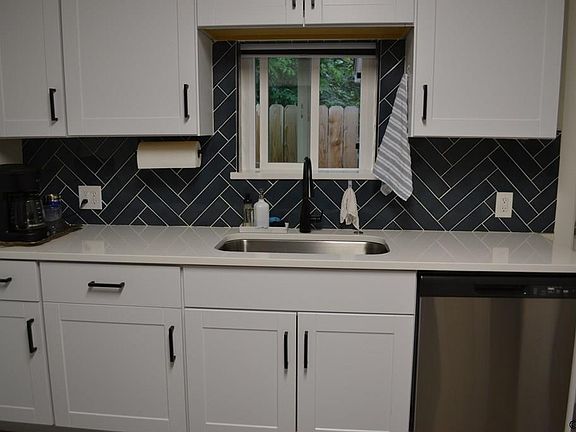 3rd image of 102 Greenwood Ave