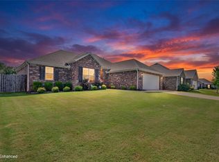 1369 N Pershing St, Fayetteville, AR 72704