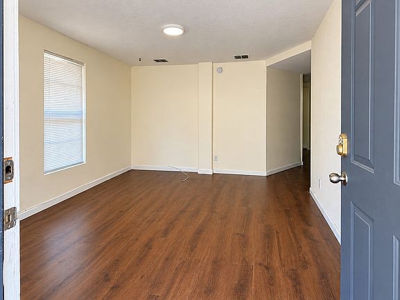 3rd image of 501 Eureka St