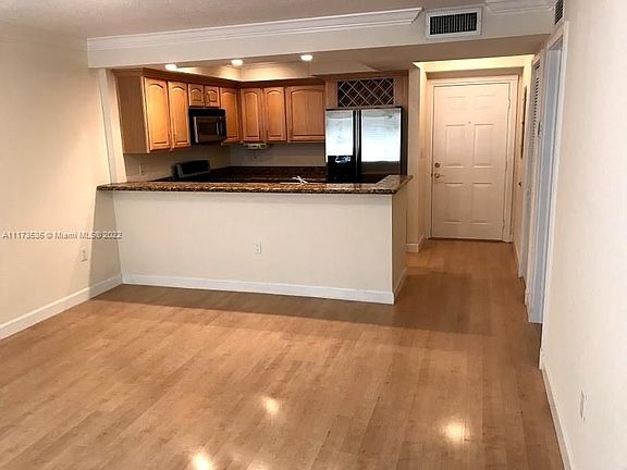 4th image of 151 NE 16th Ave APT 166