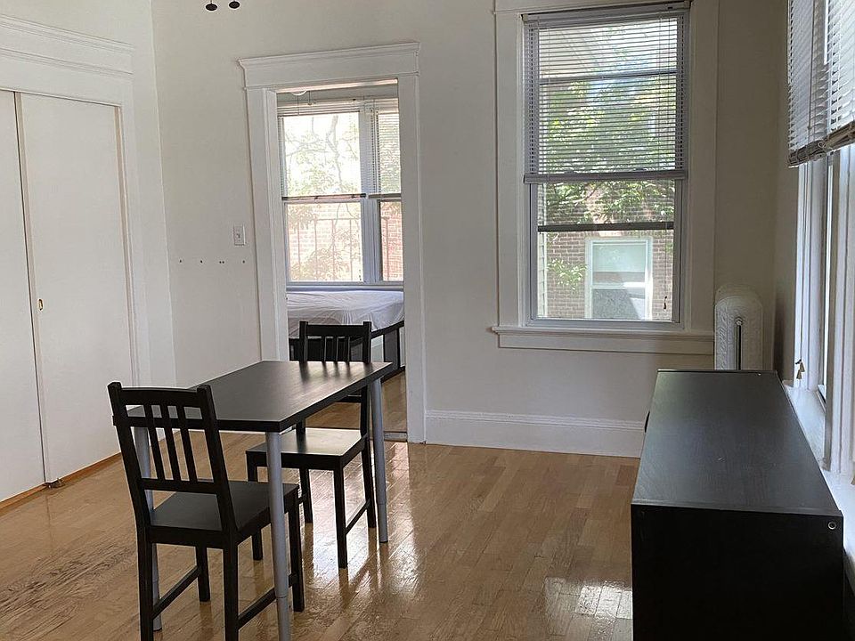 1st image of 244 Bowen St #12