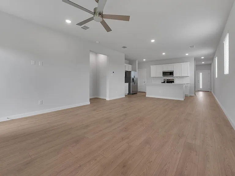606 Green Grass Dr — Photo 7