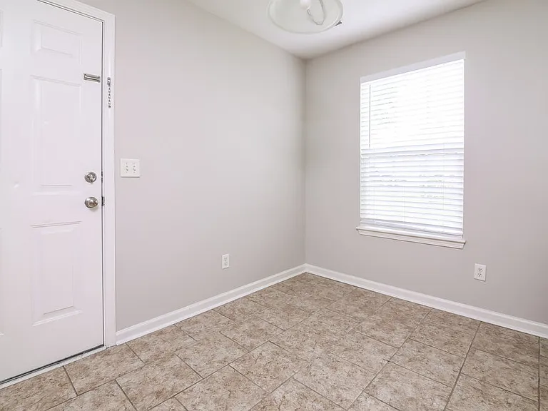 1513 Clover Ridge Ct — Photo 14