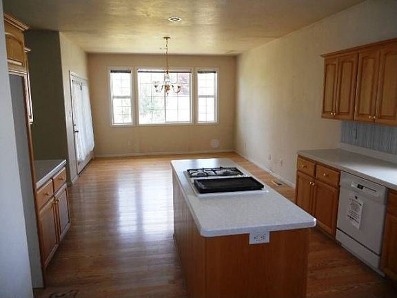 5th image of 208 SW Meadowlakes Dr