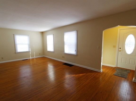 4th image of 15 S Saint James Blvd