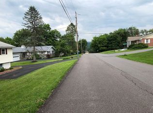 1202 Greenwood Rd, Stroudsburg, PA 18360