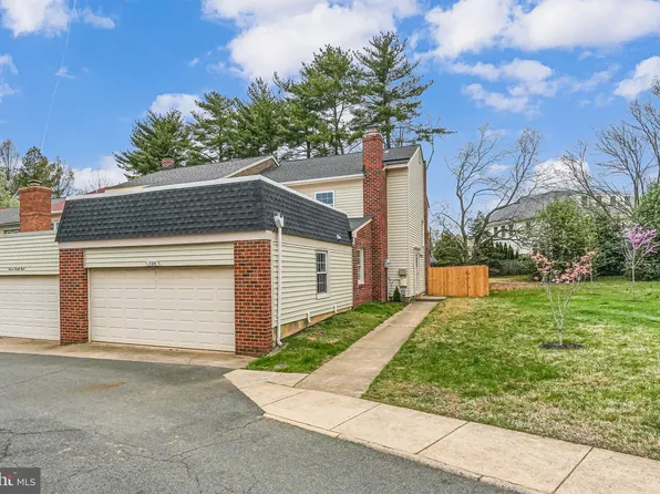 726 Hunter Ct SW, Vienna, VA 22180