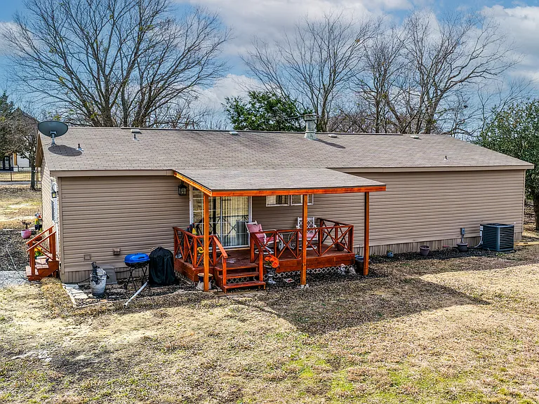 366 Tony Ln — Photo 6