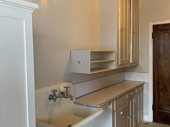 3rd image of 615 S Center St #208