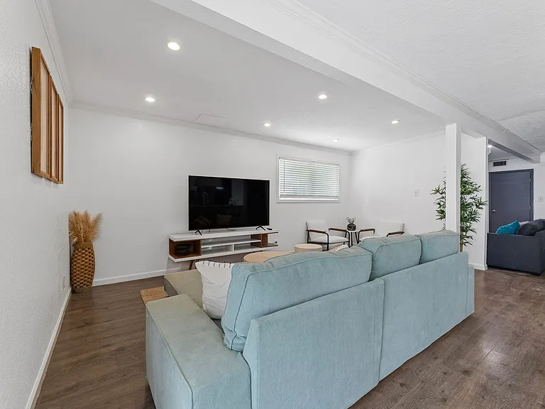 4203 Philmont Ave — Photo 17