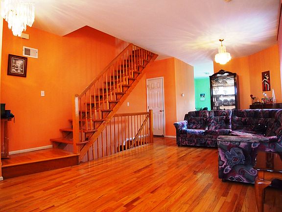 2nd image of 25 Cornish St