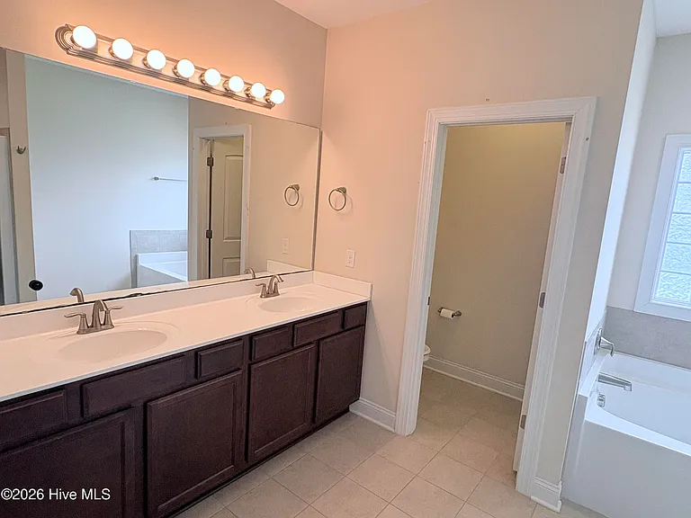 311 Aquamarine Cir — Photo 32