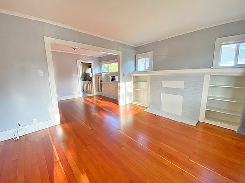 4th image of 1222 Portola Ave