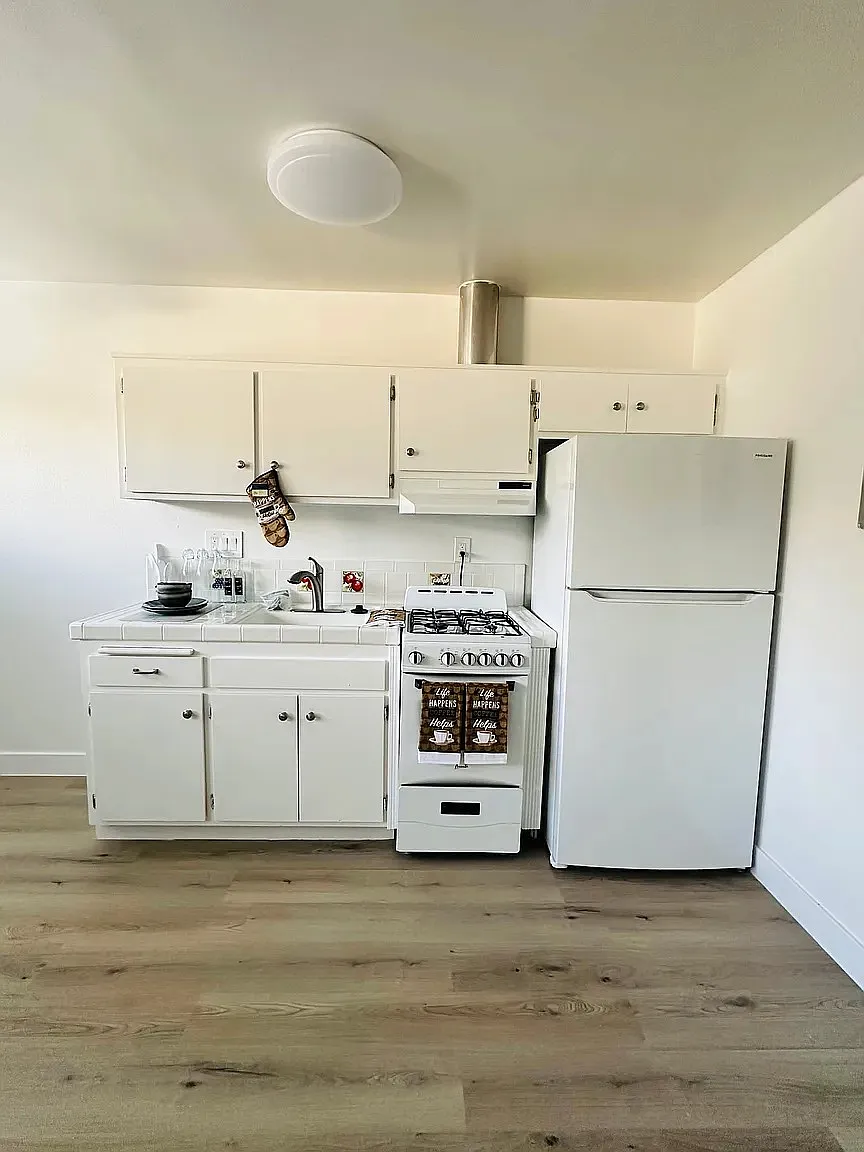 8657 Balboa Single — Photo 1