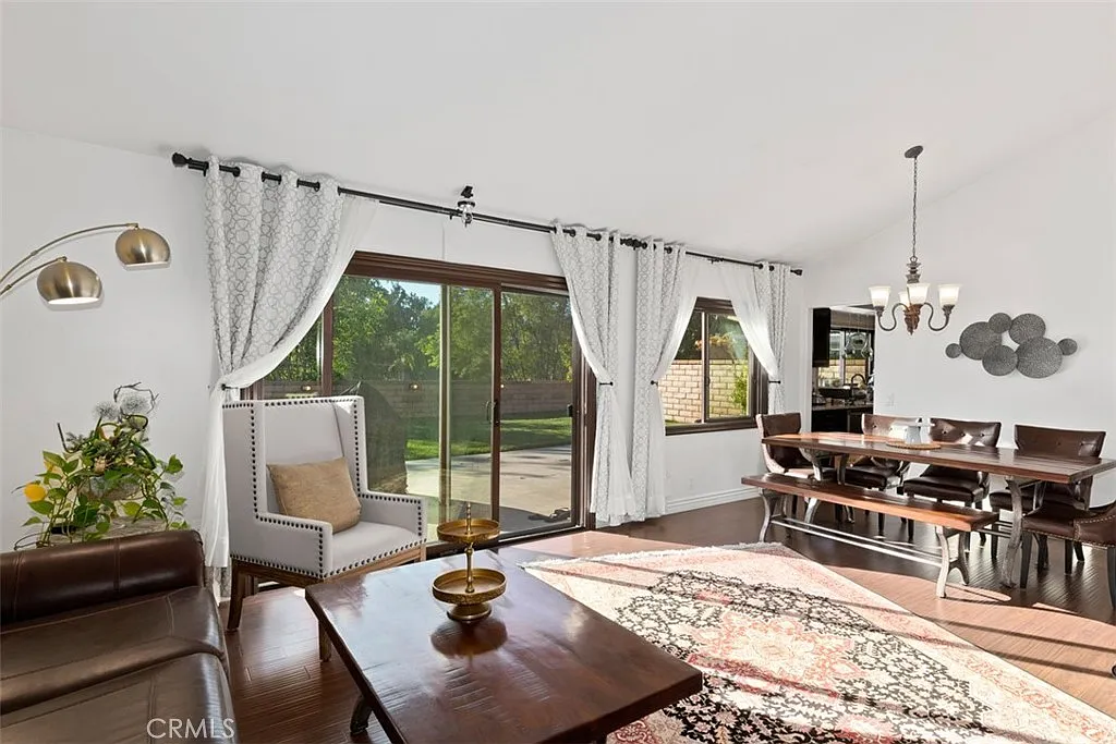 3 bed, 1812 sqft, $5,295 — Photo 4