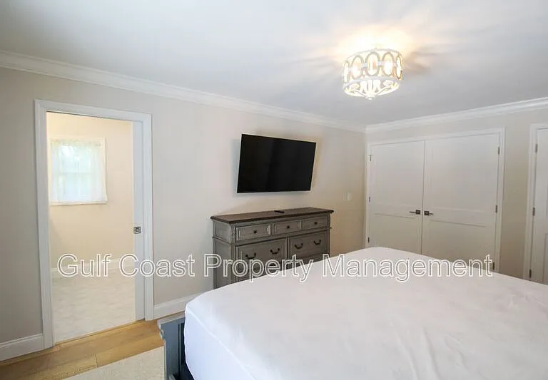 691 Russell St — Photo 19