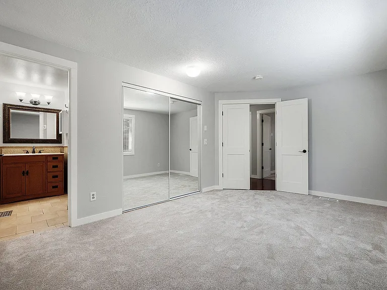4256 Country Woods Ct — Photo 18