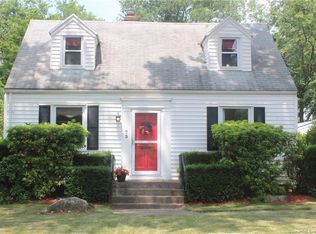 73 Vantage Rd, Hamden, CT 06514