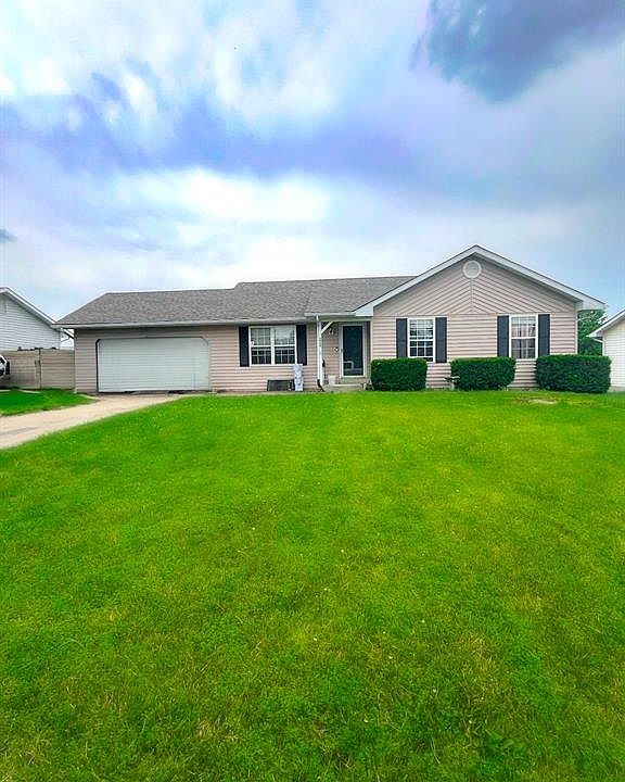 1st image of 140 Castlewood Dr