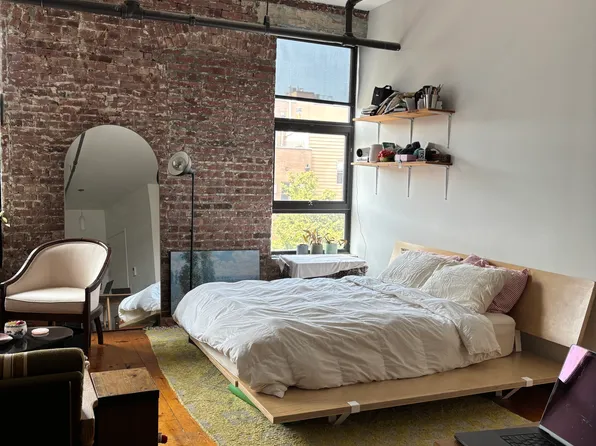 294 Graham Avenue image 1 of 20