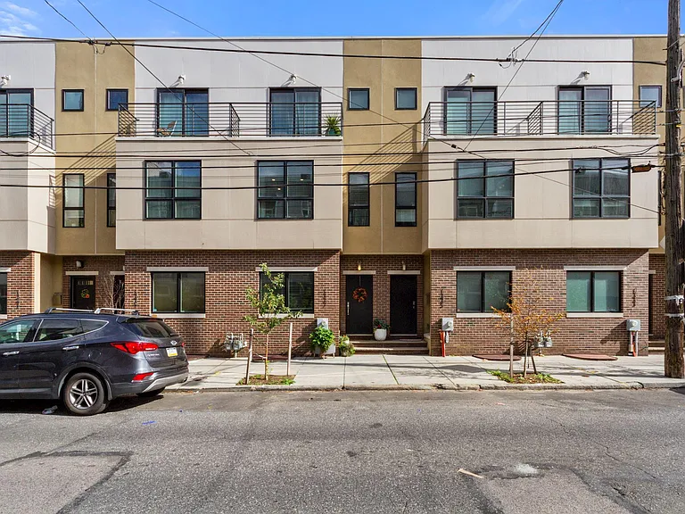 1337 N Howard St — Photo 3