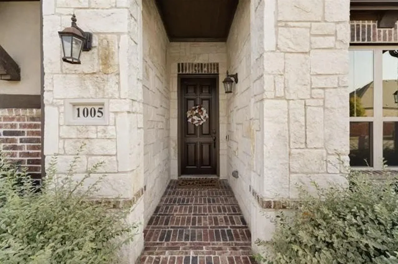 4 bed, 3.5 bath, 3126 sqft, $3,650 — Photo 3
