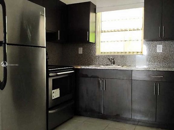5th image of 16118 NE 21st Ave APT 2