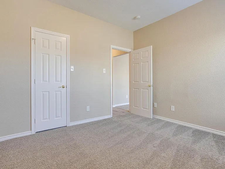 9508 Fox Hill Dr — Photo 20