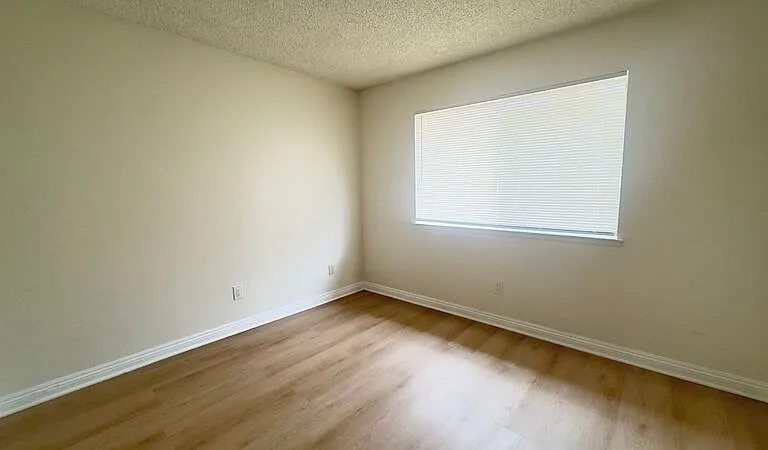 3026 Winfield Ave — Photo 11