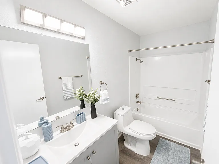 Creekside Apartments — Photo 11