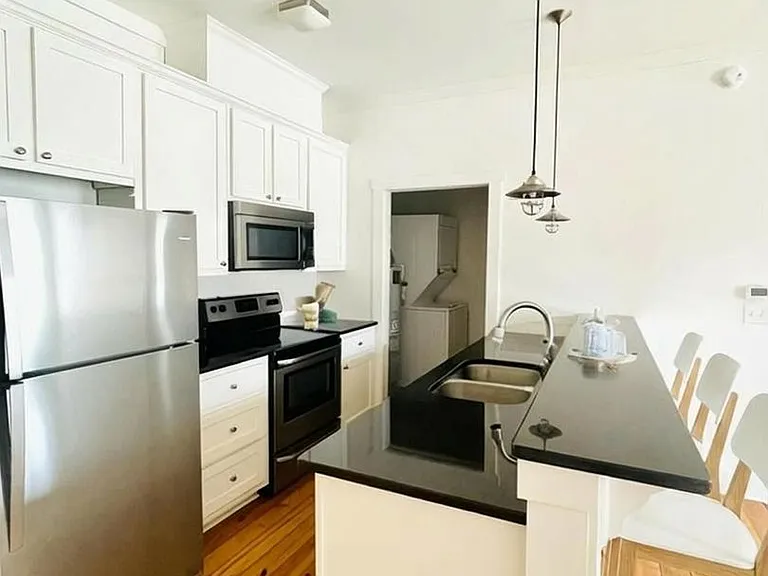 231 Hancock St — Photo 3