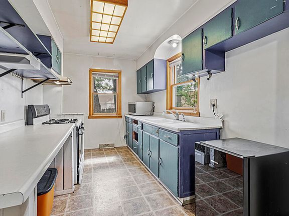 4th image of 131 N Harvey St