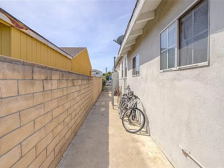 9403 Carron Dr — Photo 61
