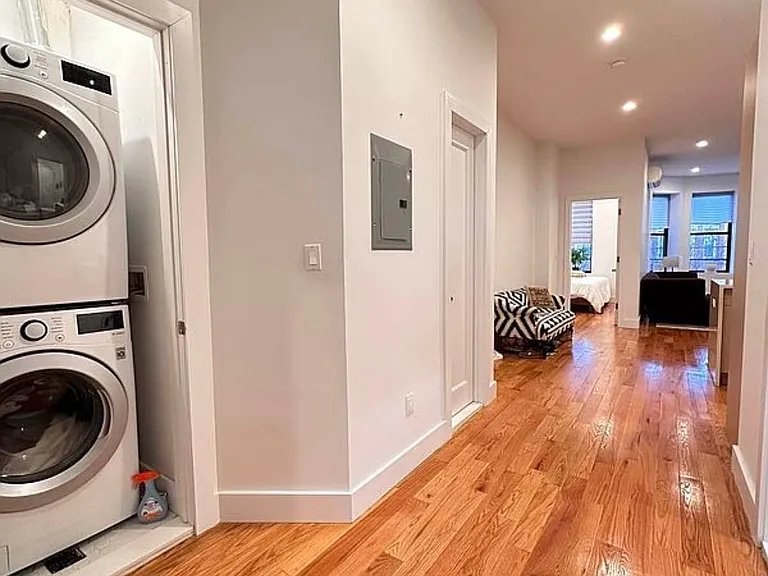 1060 Seneca Ave #Penthouse 2 — Photo 13