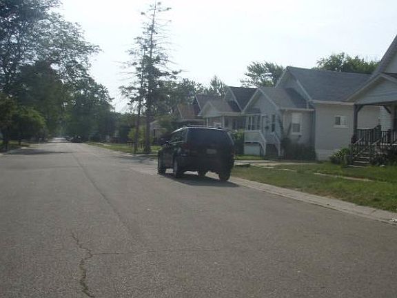 4th image of 1426 Gillett St