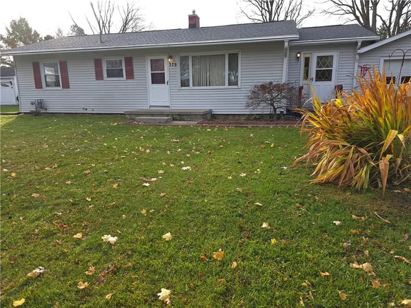 379 Hollybrook Rd, Rochester, NY 14623