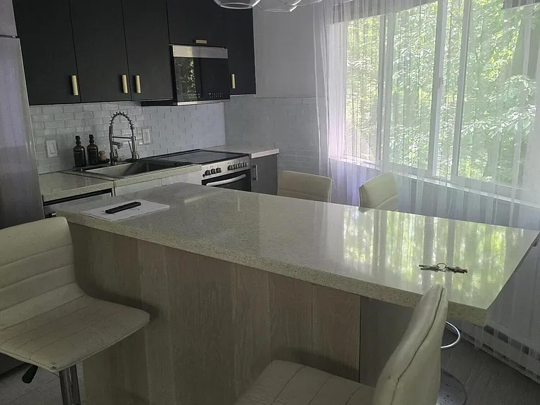 127 Longridge Dr — Photo 3