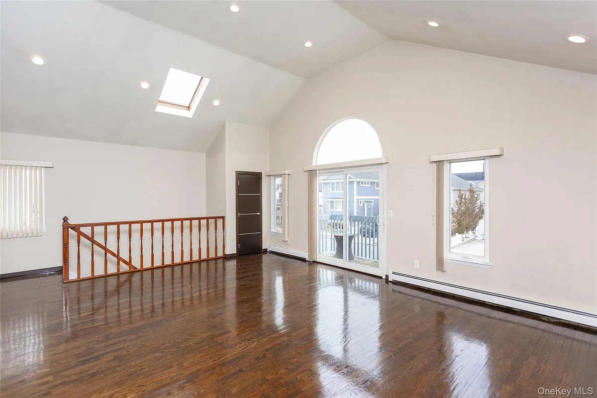 Building Photo - 428 E Harrison St #2