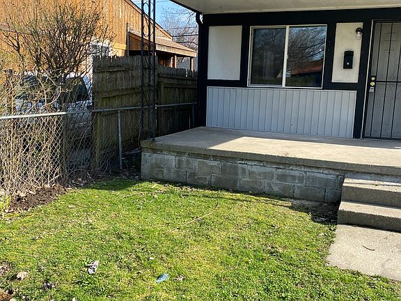 3rd image of 13320 Saint Andrews Ave