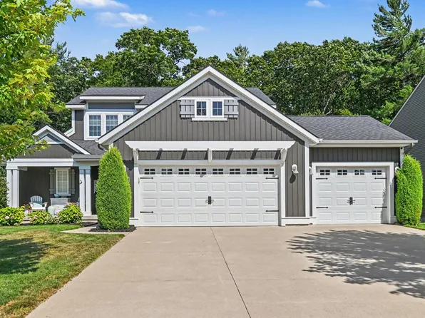 16964 Arbor Way Dr, Nunica, MI 49448