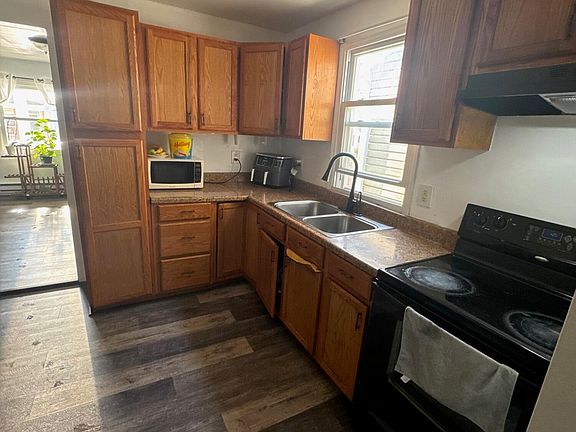 4th image of 873 N Locust St