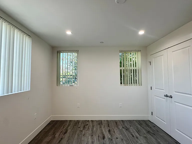 11512 Oxford Ave — Photo 26