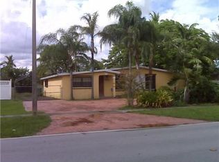 8275 NW 170th St, Hialeah, FL 33015