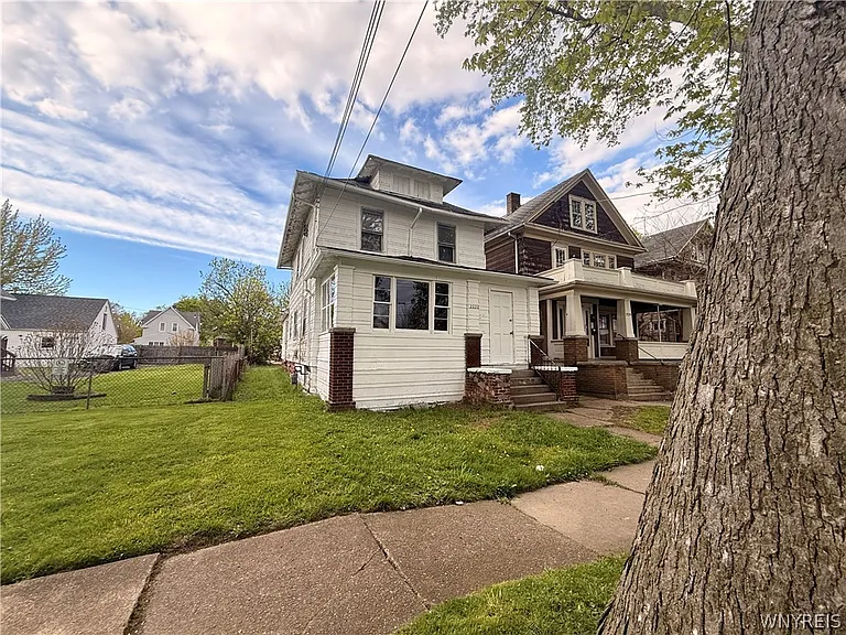 2020 Forest Ave — Photo 3