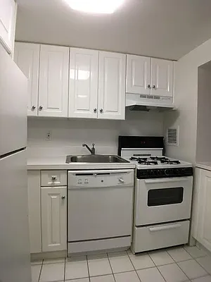 Rented by Avenues Real Estate | media 15