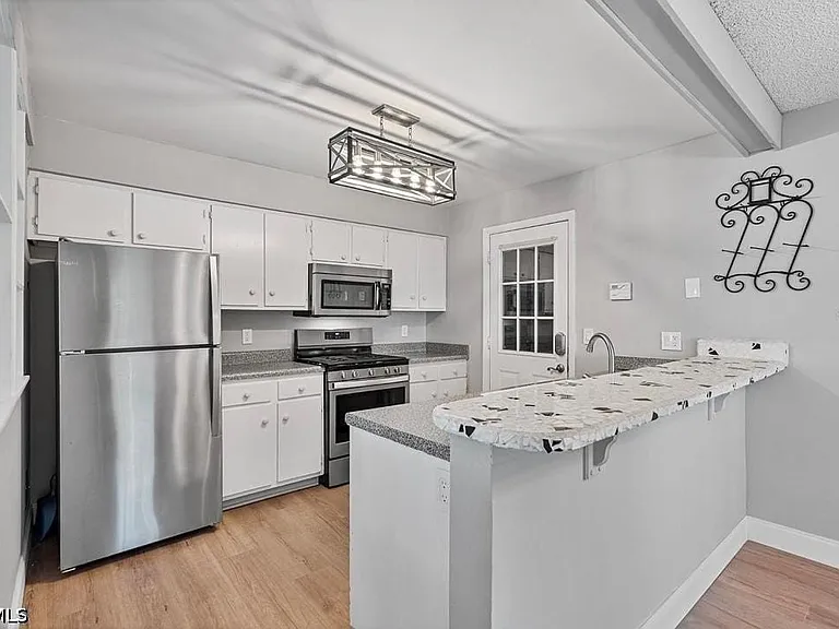5556 Memorial Dr — Photo 6