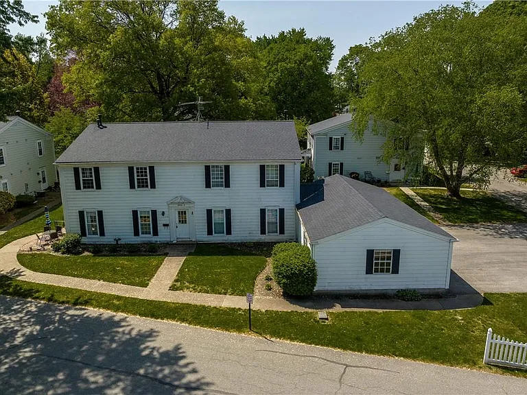 8906 Trotter Ln — Photo 2