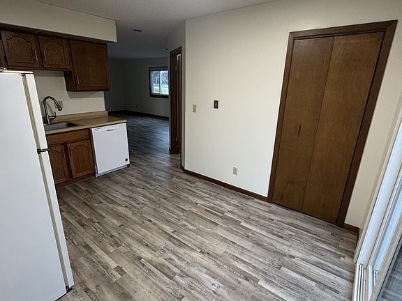 3rd image of 1104 East Ave #3