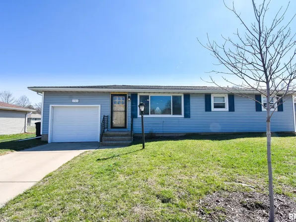 701 Belaire Dr, Washington, IL 61571