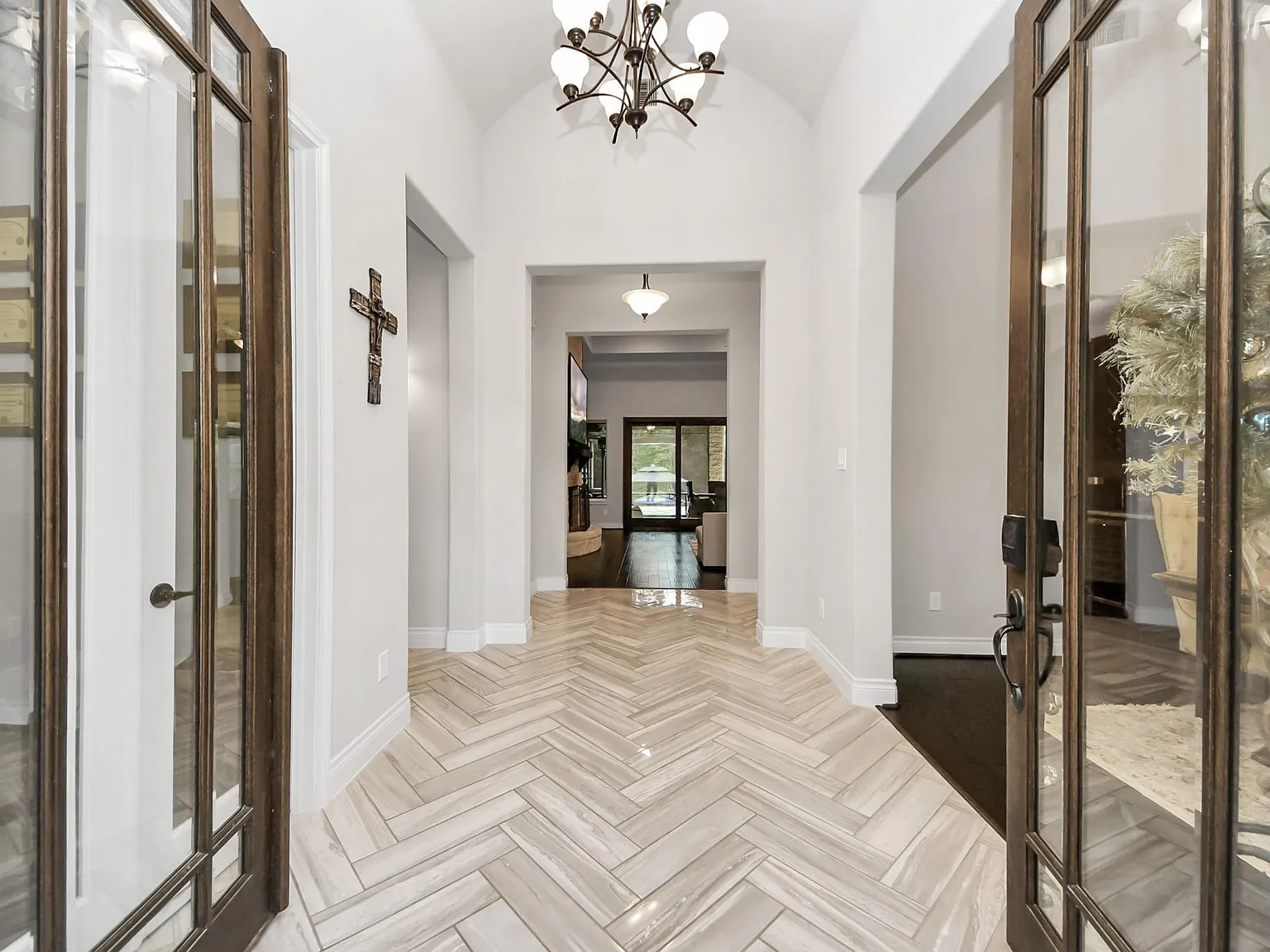5 bed, 3.5 bath, 3762 sqft, $10,000 — Photo 4